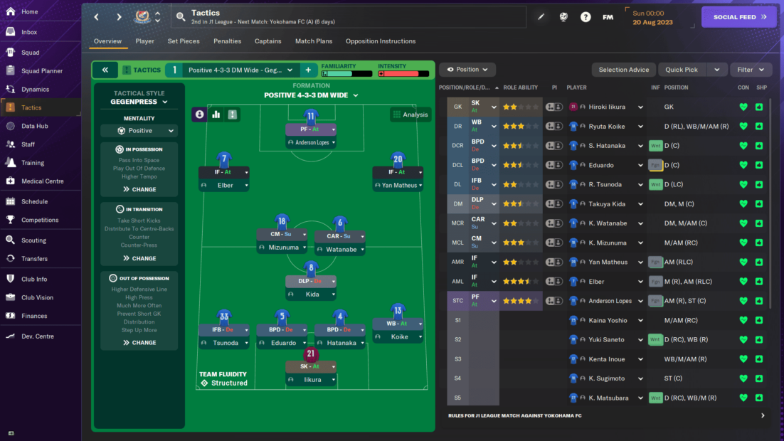 Der Taktikbildschirm von Football Manager 2024 zeigt eine coole 4-3-3-DM-Formation mit breiter Aufstellung, den Spielerpositionen und Rollen für eine Mannschaftsaufstellung.