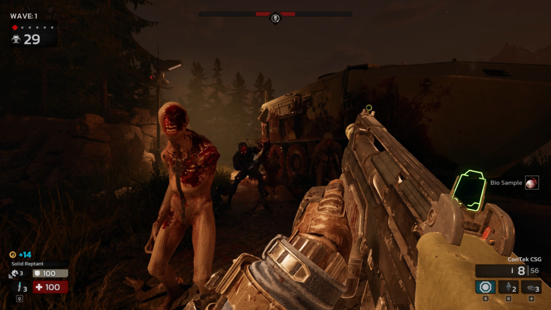 First-Person-Perspektive in Killing Floor 3, wo ein Spieler mit einer Schrotflinte zwei angreifenden Zombies in einer dunklen Außenumgebung mit Bäumen und einem großen Fahrzeug gegenübersteht.