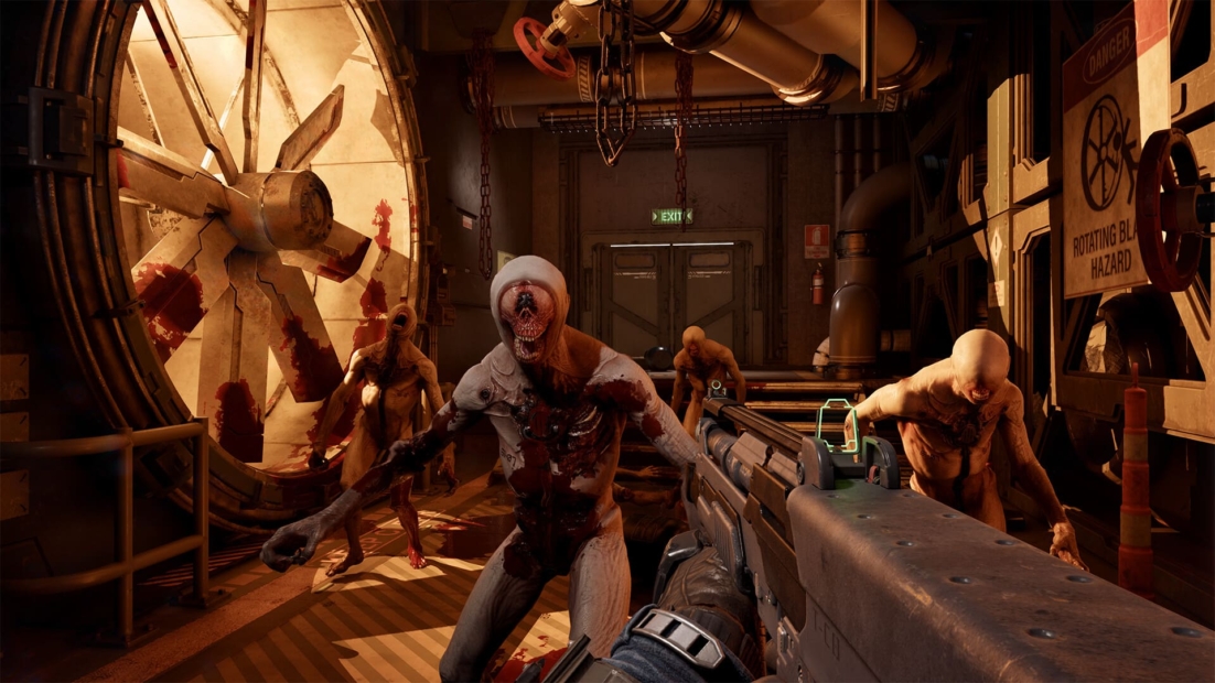 First-Person-Ansicht in Killing Floor 3, die einen Spieler mit einer Schrotflinte zeigt, der vier angreifenden Zombies gegenübersteht.