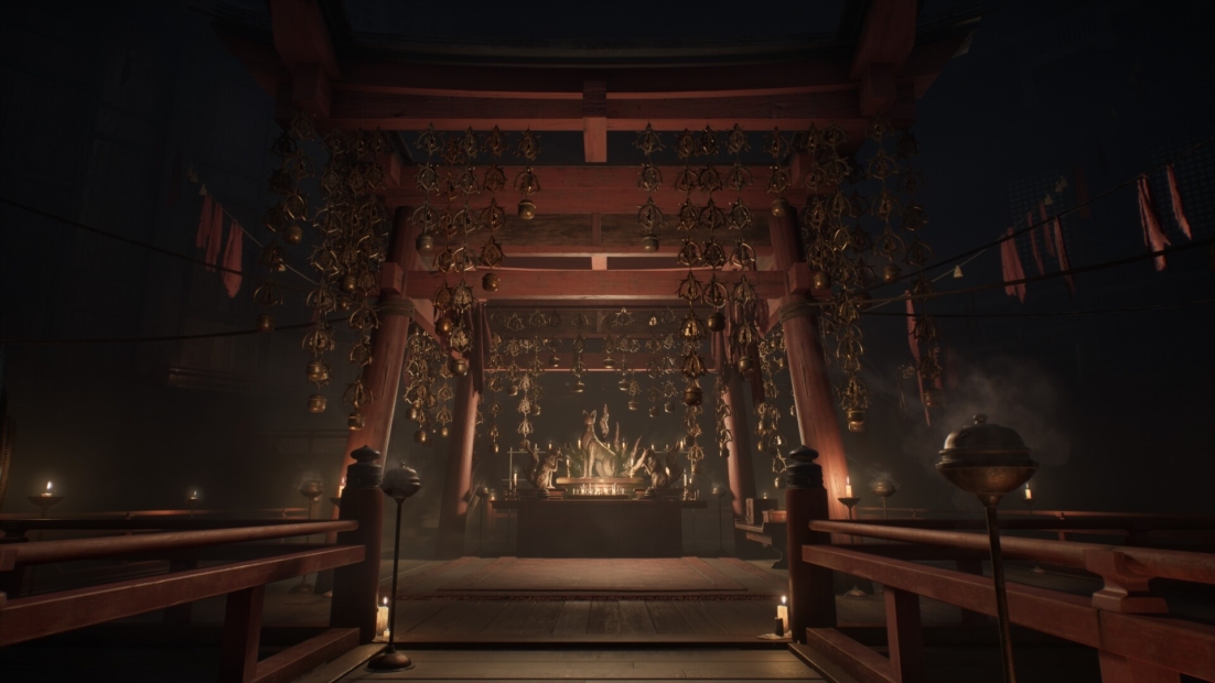 SILENT HILL f Tips: A dark shrine with wooden torii gates, numerous hanging gold-colored ornaments, and an illuminated altar in the background.