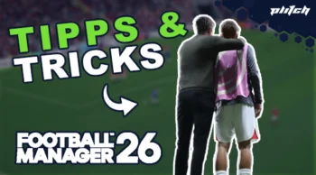Zwei Männer von hinten, einer legt den Arm um den anderen, daneben der Text 'TIPS & TRICKS' und 'FOOTBALL MANAGER 26'.