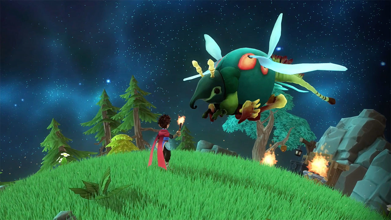 Figur in rotem Umhang mit Fackel in der Hand, die auf einem grasbewachsenen Hügel unter einem Sternenhimmel im Spiel „Deiland“ einem großen fliegenden Insekt mit blauen Flügeln gegenübersteht.