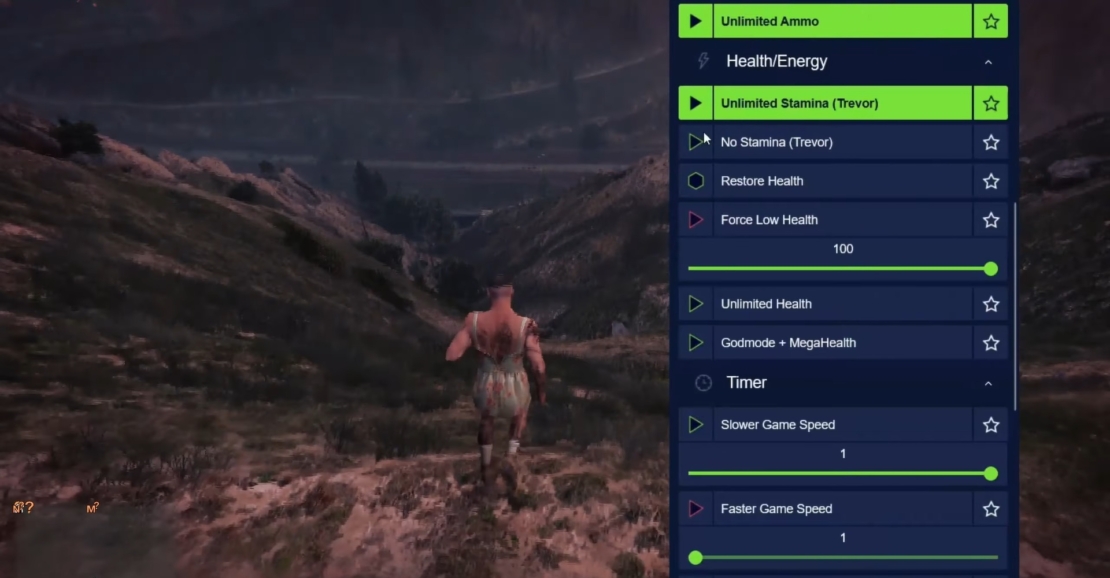 GTA 5 Mods und Cheats: Spielfigur läuft in einer bergigen Landschaft, rechts ein Menü mit Optionen wie 'Unlimited Ammo', 'Unlimited Stamina (Trevor)' und 'Godmode + MegaHealth'