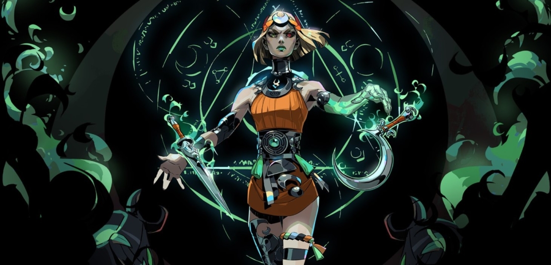 Frau in orangefarbenem, futuristischem Outfit mit zwei leuchtenden, gebogenen Klingen vor einem kreisförmigen, mystischen Hintergrund.