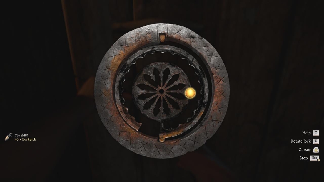 Kingdom Come Deliverance 2 Schlösser knacken: Rundes Schloss mit einem inneren, blumenförmigen Mechanismus und einem gelben Punkt, der den Sperrbolzen anzeigt..