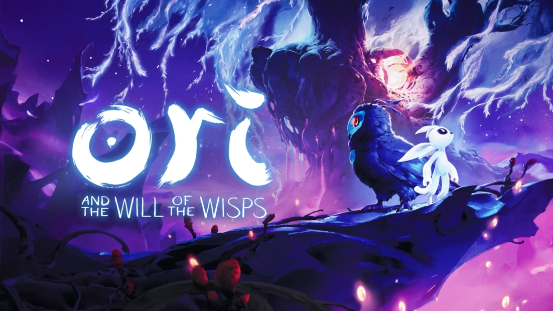 Titel „Ori und der Wille der Wisps“ mit einem kleinen weiß leuchtenden Wesen und einer großen blauen Eule, die auf einem Ast unter einem leuchtenden Baum in einem mystischen violett-blauen Wald sitzt.