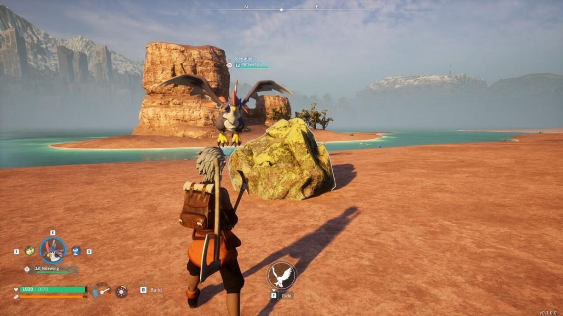 Spielfigur in Palworld vor einem großen gelben Schwefelstein auf einer sandigen Insel, neben dem ein fliegender Pal zu sehen ist.