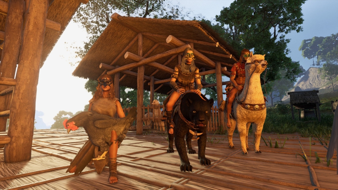 Drei Personen in primitiver Kleidung sitzen auf einem Vogel, einem Panther und einem Kamel unter einem Holz- und Strohdach in einer ländlichen Umgebung
