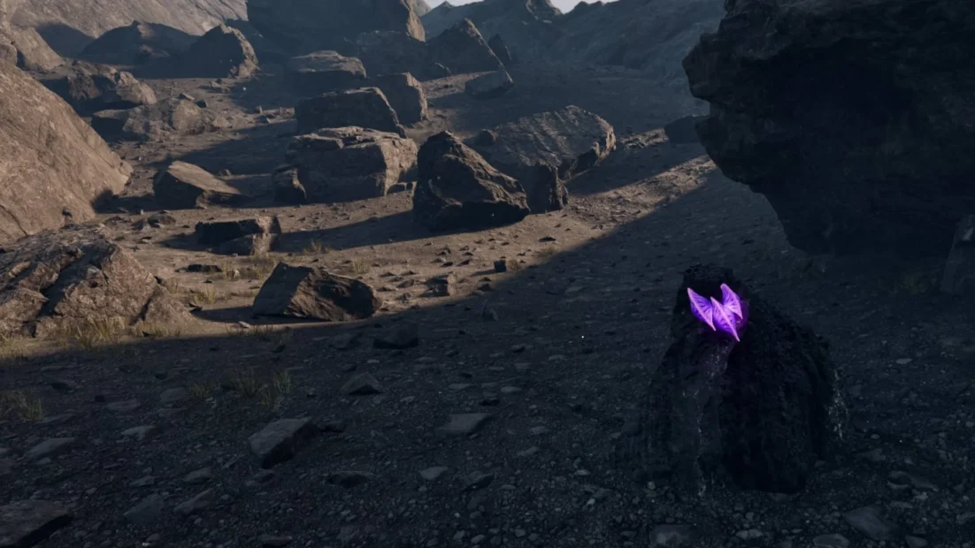 Felsige Landschaft mit verstreuten großen Steinen und einem kleinen leuchtend violetten Objekt auf einem Felsen im Vordergrund